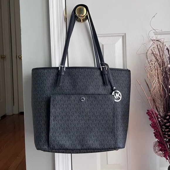 🖤Michael Kors Signature Black Tote Bag🖤 - Picture 1 of 14